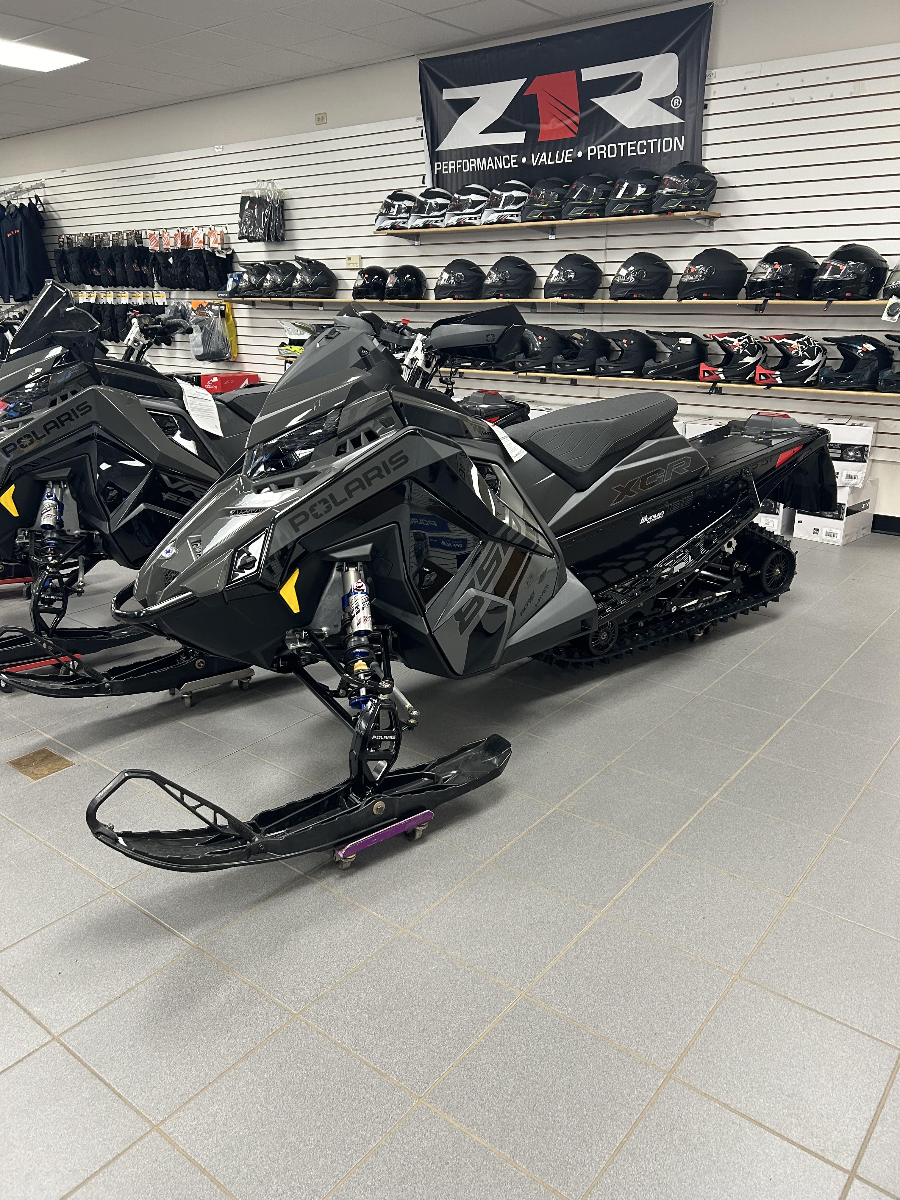2025 Polaris 850 Indy XCR 136 / S25TDL8RS - Photo 2
